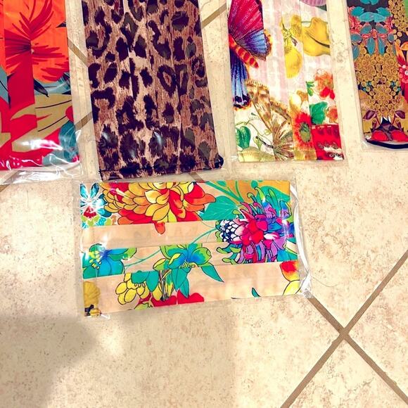 ❄️❄️CLEARANCE ❄️❄️ BRAND NEW MASKS still in bag - Picture 4 of 11